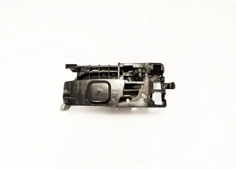 Ручка дверей внутрішня права Geely EC-7, EC-7RV Aftermarket 1068002076