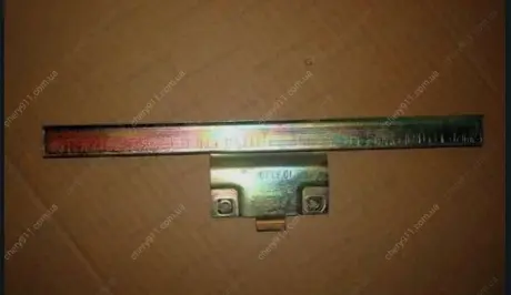 Крепление стекла двери CK, CK2 GEELY 1800627180