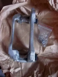 Скоба суппорта переднего левая Geely EC-7, RV Aftermarket 1064001726