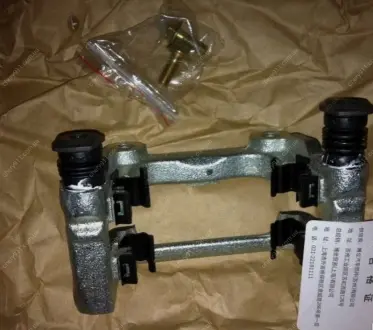 Скоба суппорта заднего левый Geely EC-8 Aftermarket 1014014798