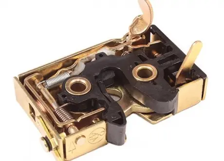 Замок двери задней правый. Chery Amulet Aftermarket A11-6205210