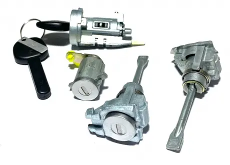 Комплект ключів та личинок Geely MK Aftermarket 1018011447