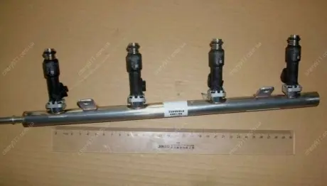 Рампа топливная в сборе с форсунками EC-8 GEELY 1016050452