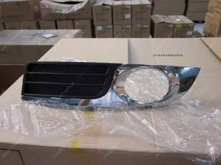 Накладка протитуманної перед.фари Geely EC-8 Aftermarket 1018009785