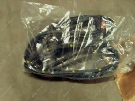 Ущільнювач двері задньої правий. Geely EC-7 Aftermarket 1068002145