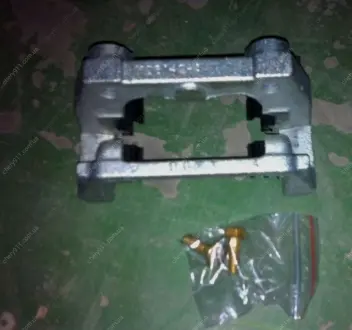 Скоба суппорта заднего правый Geely EC-8 Aftermarket 1014014799