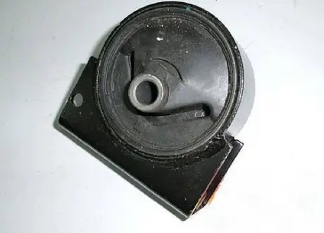 Опора КПП 1,6 Chinese левый Lifan 520 Aftermarket LAL1001310