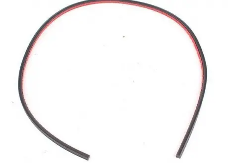 Уплотнитель лобового стекла (боковой) Amulet CHERY A11-5206051