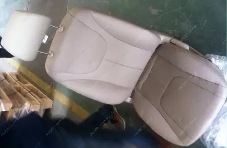 СИДЕННЯ ПЕРЕДНЕ ЛІВОЕ (ШКІРА, БІЖОВЕ) GEELY 1068020942L