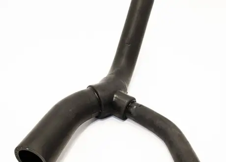 Патрубок радиатора (три отверстия) CHERY A11-1303110