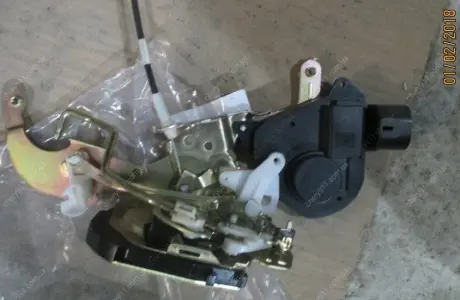 Замок двері передньої R (без кожуха) MK GEELY 1018005290-2