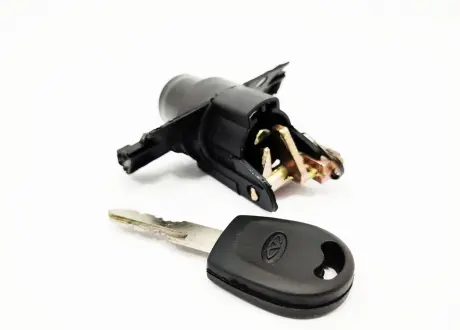 Замок багажника (кнопка) Chery Amulet KLM KLM AutoParts A11-8CB5606110