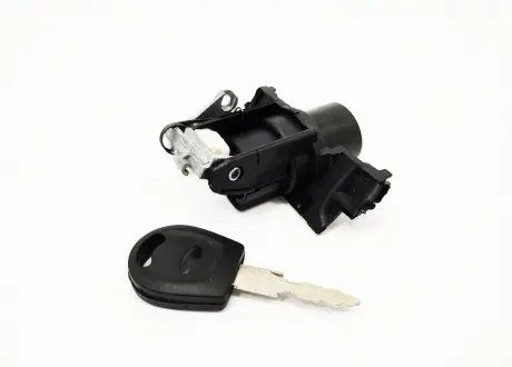 Замок багажника (кнопка) Chery Amulet KLM KLM AutoParts A11-8CB5606110AB (фото 1)