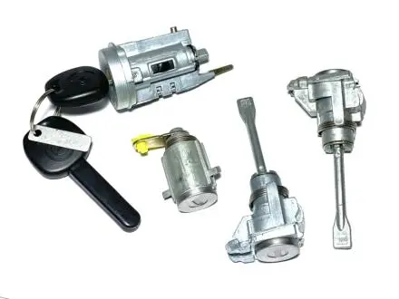 Комплект ключів і личинок Geely MK2/MK Cross KLM KLM AutoParts 1018011447