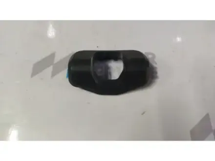 Накладка ограничителя передней двери Model 3 18-23 Б.У. TESLA 1101580-00-E